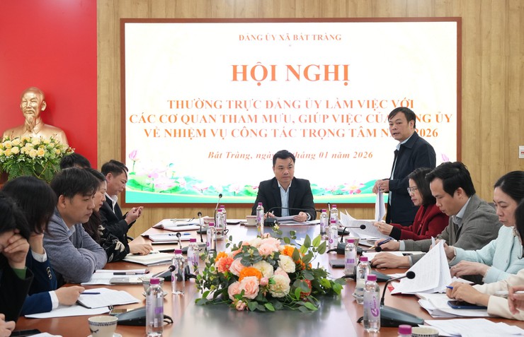 Thường trực Đảng uỷ xã Bát Tràng làm việc với các cơ quan tham mưu, giúp việc của Đảng uỷ về nhiệm vụ công tác trọng tâm năm 2026- Ảnh 1.