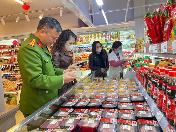 Phường Yên Sở  siết chặt quản lý ATTP trước thềm Tết Bính Ngọ- Ảnh 1.