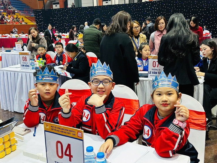 Đội tuyển phường Phúc Lợi tham gia chung khảo thành phố cuộc thi Tiếng anh STEM ROBOTICS năm học 2025-2026- Ảnh 1.