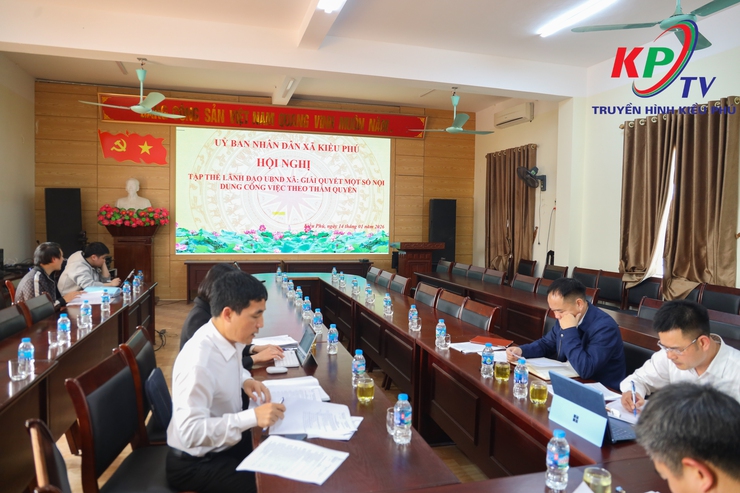 Đồng chí Phùng Huy Diễn- Phó Bí thư Đảng ủy, Chủ tịch UBND xã Kiều Phú chủ trì hội nghị họp tập thể lãnh đạo UBND xã- Ảnh 2.