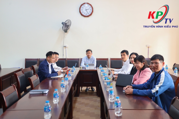 Đồng chí Phùng Huy Diễn- Phó Bí thư Đảng ủy, Chủ tịch UBND xã Kiều Phú chủ trì hội nghị họp tập thể lãnh đạo UBND xã- Ảnh 1.