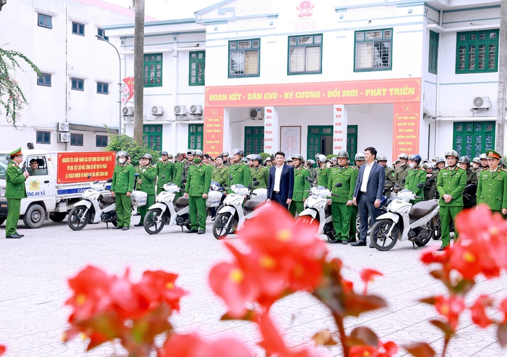 CÔNG AN XÃ THƯ LÂM TRIỂN KHAI PHƯƠNG ÁN VÀ TỔ CHỨC RA QUÂN BẢO ĐẢM ANTT PHỤC VỤ ĐẠI HỘI ĐẢNG, BẦU CỬ ĐẠI BIỂU QUỐC HỘI KHÓA 16 VÀ ĐẠI BIỂU HĐND CÁC CẤP VÀ TẾT NGUYÊN ĐÁN BÍNH NGỌ 2026.- Ảnh 21.