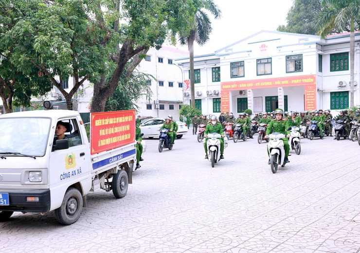 CÔNG AN XÃ THƯ LÂM TRIỂN KHAI PHƯƠNG ÁN VÀ TỔ CHỨC RA QUÂN BẢO ĐẢM ANTT PHỤC VỤ ĐẠI HỘI ĐẢNG, BẦU CỬ ĐẠI BIỂU QUỐC HỘI KHÓA 16 VÀ ĐẠI BIỂU HĐND CÁC CẤP VÀ TẾT NGUYÊN ĐÁN BÍNH NGỌ 2026.- Ảnh 23.