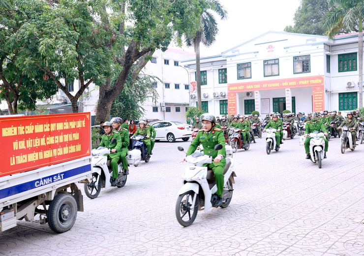 CÔNG AN XÃ THƯ LÂM TRIỂN KHAI PHƯƠNG ÁN VÀ TỔ CHỨC RA QUÂN BẢO ĐẢM ANTT PHỤC VỤ ĐẠI HỘI ĐẢNG, BẦU CỬ ĐẠI BIỂU QUỐC HỘI KHÓA 16 VÀ ĐẠI BIỂU HĐND CÁC CẤP VÀ TẾT NGUYÊN ĐÁN BÍNH NGỌ 2026.- Ảnh 24.