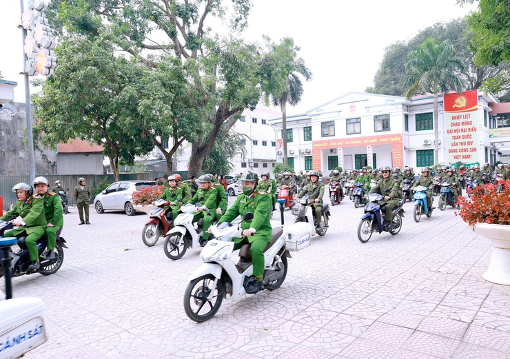 CÔNG AN XÃ THƯ LÂM TRIỂN KHAI PHƯƠNG ÁN VÀ TỔ CHỨC RA QUÂN BẢO ĐẢM ANTT PHỤC VỤ ĐẠI HỘI ĐẢNG, BẦU CỬ ĐẠI BIỂU QUỐC HỘI KHÓA 16 VÀ ĐẠI BIỂU HĐND CÁC CẤP VÀ TẾT NGUYÊN ĐÁN BÍNH NGỌ 2026.- Ảnh 25.