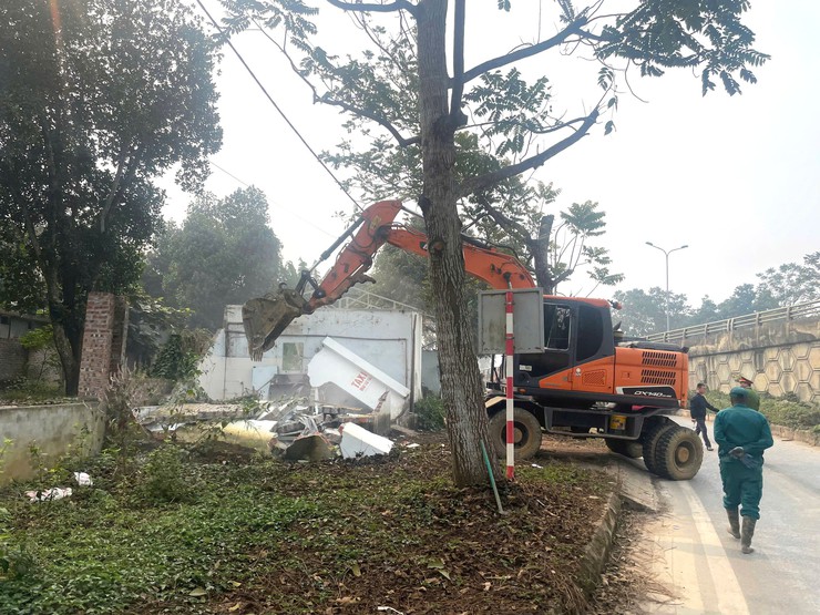 Hòa Lạc kiên quyết lập lại trật tự đô thị tại khu vực chân cầu vượt Bắc Phú Cát- Ảnh 2.