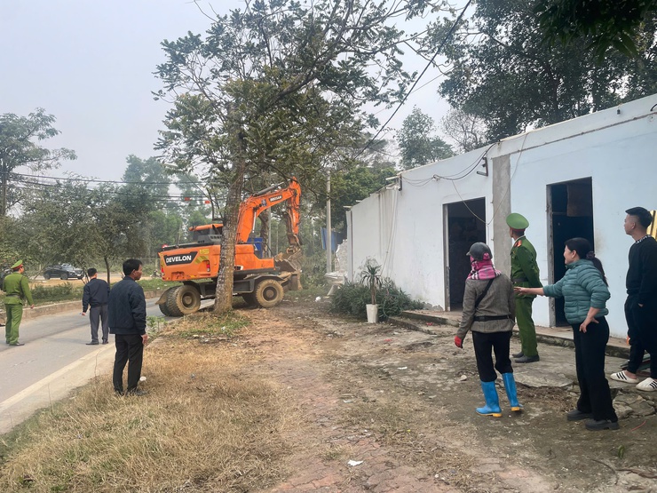 Hòa Lạc kiên quyết lập lại trật tự đô thị tại khu vực chân cầu vượt Bắc Phú Cát- Ảnh 1.