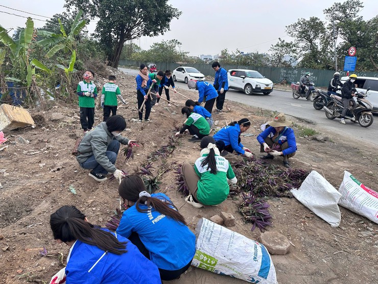 Khánh thành công trình thanh niên “Biến điểm đen rác thành vườn hoa”- Ảnh 2.
