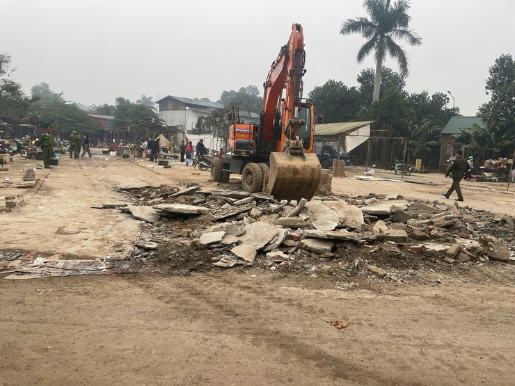 Hòa Lạc kiên quyết lập lại trật tự đô thị tại khu vực chân cầu vượt Bắc Phú Cát- Ảnh 5.