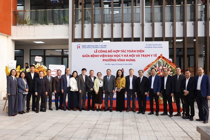 Lễ công bố hợp tác toàn diện giữa Bệnh viện Đại học Y Hà Nội và Trạm Y tế phường Vĩnh Hưng- Ảnh 1.