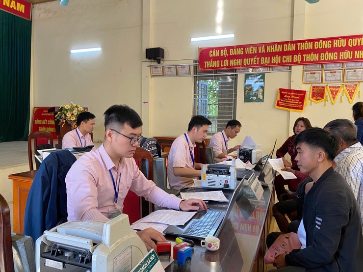 Phòng giao dịch Ngân hàng Chính sách xã hội Ba Vì tích cực thi đua lập thành tích chào mừng Đại hội đại biểu toàn quốc lần thứ XIV của Đảng- Ảnh 1.