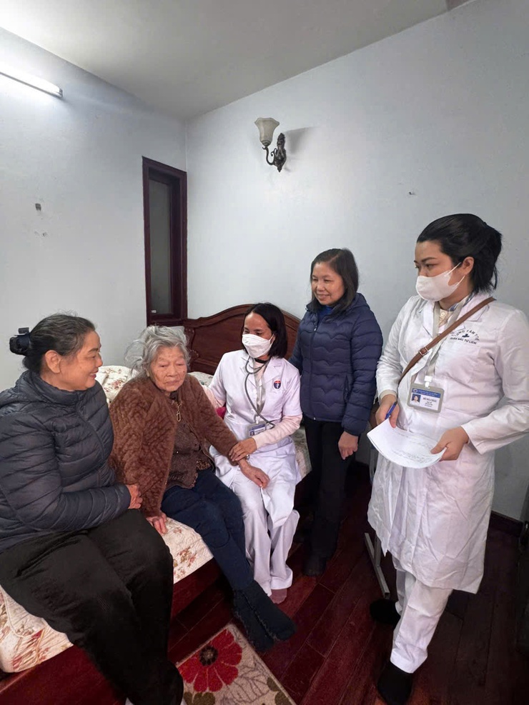 Tổ chức khám sức khỏe tại gia đình cho người cao tuổi tròn 90, 95 và từ 100 tuổi trở lên- Ảnh 3.