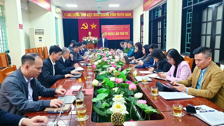 Hội nghị lần thứ 4 BCH Đảng bộ phường Phú Lương khóa I, nhiệm kỳ 2025-2030 xem xét nhiều nội dung quan trọng- Ảnh 1.