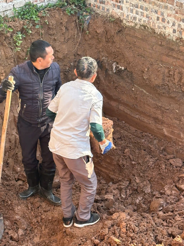 Thông báo về việc di dời hài cốt vô danh, vô chủ tại Trường THCS Trung Hòa- Ảnh 2.