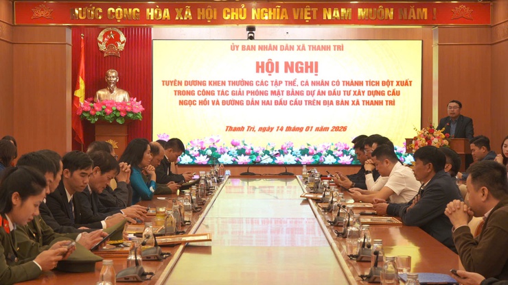 Xã Thanh Trì khen thưởng 2 tập thể, 66 cá nhân có thành tích xuất sắc trong công tác giải phóng mặt bằng dự án cầu Ngọc Hồi- Ảnh 1.