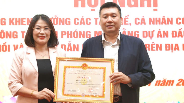 Xã Thanh Trì khen thưởng 2 tập thể, 66 cá nhân có thành tích xuất sắc trong công tác giải phóng mặt bằng dự án cầu Ngọc Hồi- Ảnh 2.