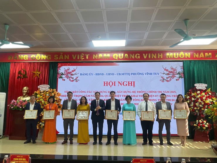 PHƯỜNG VĨNH TUY TỔNG KẾT CÔNG TÁC XÂY DỰNG ĐẢNG, XÂY DỰNG HỆ THỐNG CHÍNH TRỊ NĂM 2025- Ảnh 3.