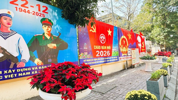 PHƯỜNG KIM LIÊN ĐẨY MẠNH THÔNG TIN, TUYÊN TRUYỀN, VẬN ĐỘNG KHẮC PHỤC 5 ĐIỂM NGHẼN LỚN CỦA THÀNH PHỐ TRÊN ĐỊA BÀN, TRIỂN KHAI ĐỒNG BỘ CÁC GIẢI PHÁP, QUYẾT TÂM XÂY DỰNG ĐÔ THỊ VĂN MINH, KỶ CƯƠNG, SÁNG - XANH - SẠCH - ĐẸP- Ảnh 2.