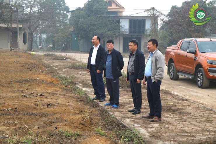 Phó Bí thư Thường trực Đảng ủy xã Phú Cát vận động các hộ dân bàn giao mặt bằng Dự án Khu Công nghệ cao Hòa Lạc- Ảnh 5.