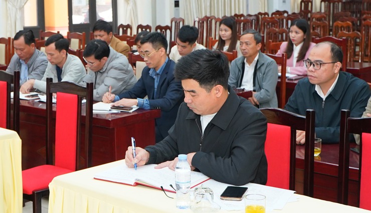 Lãnh đạo UBND xã làm việc với Trung tâm Dịch vụ tổng hợp về các nhiệm vụ trọng tâm năm 2026- Ảnh 3.