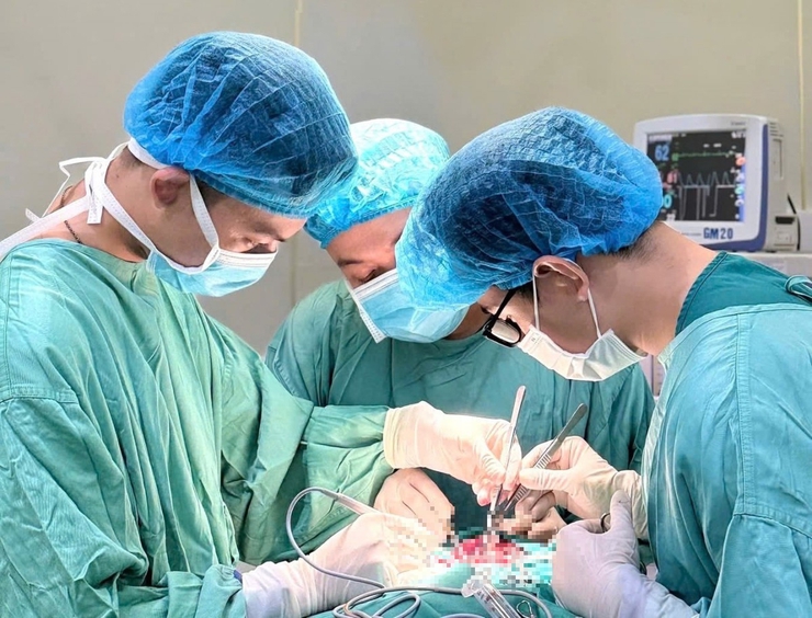 Chủ quan với vết loét ở lưỡi - người đàn ông được phát hiện mắc ung thư- Ảnh 1.