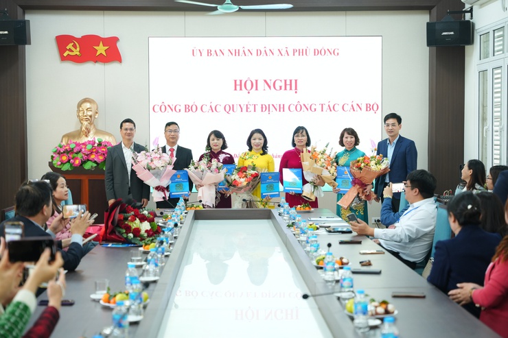 Ủy ban Nhân dân xã Phù Đổng công bố Quyết định về công tác cán bộ- Ảnh 3.