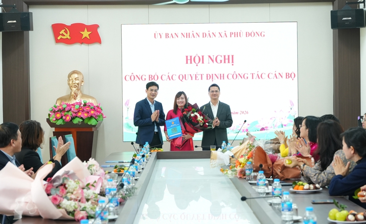 Ủy ban Nhân dân xã Phù Đổng công bố Quyết định về công tác cán bộ- Ảnh 2.