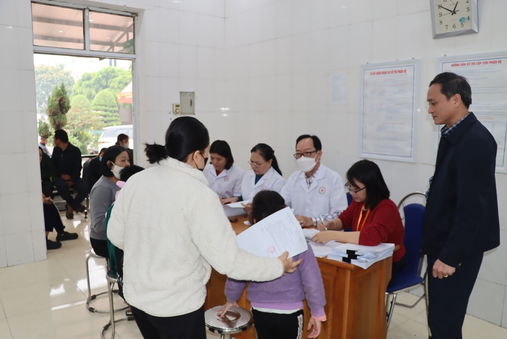 PHÚ XUYÊN: ĐÁNH GIÁ DẠNG KHUYẾT TẬT VÀ MỨC ĐỘ KHUYẾT TẬT CHO NGƯỜI BỊ ẢNH HƯỞNG- Ảnh 2.