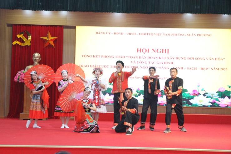 Phường Xuân Phương tổng kết phong trào “Toàn dân đoàn kết xây dựng đời sống văn hóa” năm 2025, phát động thi đua và triển khai công tác mừng thọ năm 2026
- Ảnh 3.