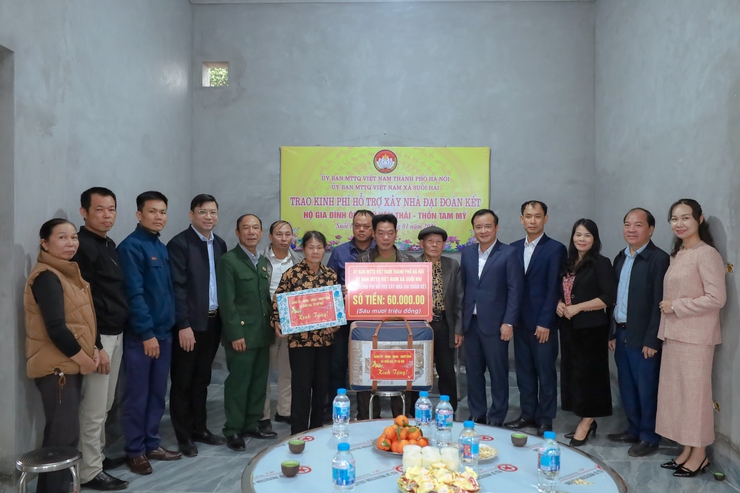 Suối Hai trao 4 nhà " Đại đoàn kết" năm 2025: Lan tỏa nghĩ tình, thắp lên niềm tin an cư.- Ảnh 2.