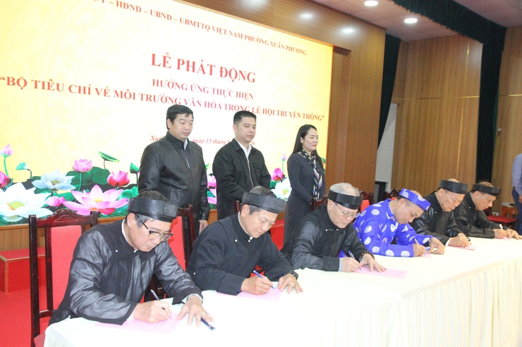 Phường Xuân Phương tổng kết phong trào “Toàn dân đoàn kết xây dựng đời sống văn hóa” năm 2025, phát động thi đua và triển khai công tác mừng thọ năm 2026
- Ảnh 10.