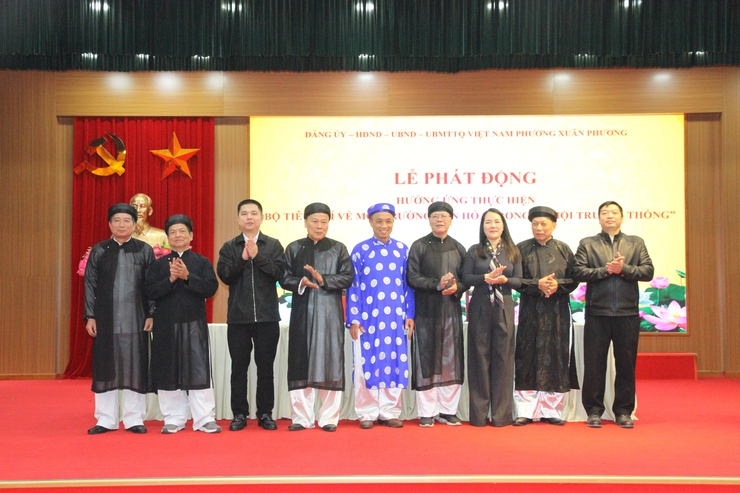 Phường Xuân Phương tổng kết phong trào “Toàn dân đoàn kết xây dựng đời sống văn hóa” năm 2025, phát động thi đua và triển khai công tác mừng thọ năm 2026
- Ảnh 11.