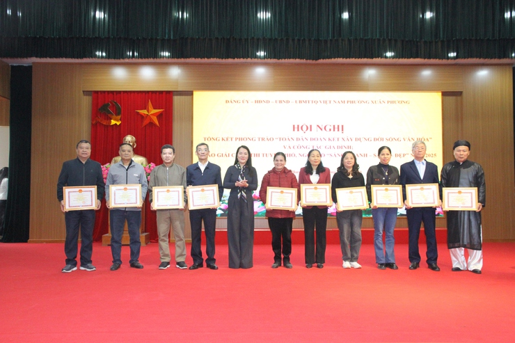 Phường Xuân Phương tổng kết phong trào “Toàn dân đoàn kết xây dựng đời sống văn hóa” năm 2025, phát động thi đua và triển khai công tác mừng thọ năm 2026
- Ảnh 15.