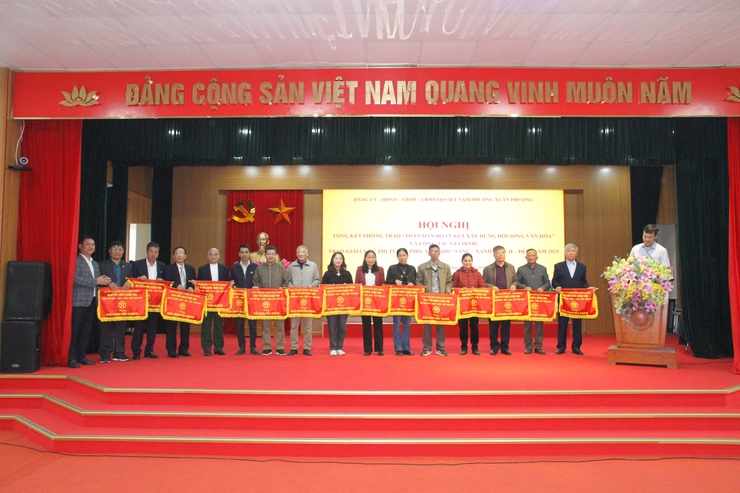 Phường Xuân Phương tổng kết phong trào “Toàn dân đoàn kết xây dựng đời sống văn hóa” năm 2025, phát động thi đua và triển khai công tác mừng thọ năm 2026
- Ảnh 16.