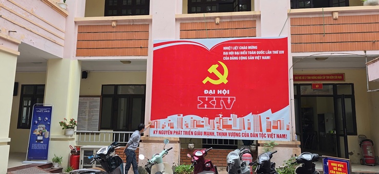 PHƯỜNG KIM LIÊN ĐẨY MẠNH THÔNG TIN, TUYÊN TRUYỀN, VẬN ĐỘNG KHẮC PHỤC 5 ĐIỂM NGHẼN LỚN CỦA THÀNH PHỐ TRÊN ĐỊA BÀN, TRIỂN KHAI ĐỒNG BỘ CÁC GIẢI PHÁP, QUYẾT TÂM XÂY DỰNG ĐÔ THỊ VĂN MINH, KỶ CƯƠNG, SÁNG - XANH - SẠCH - ĐẸP- Ảnh 4.