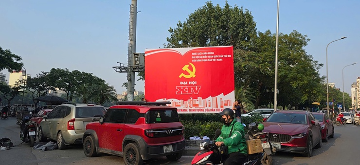 PHƯỜNG KIM LIÊN ĐẨY MẠNH THÔNG TIN, TUYÊN TRUYỀN, VẬN ĐỘNG KHẮC PHỤC 5 ĐIỂM NGHẼN LỚN CỦA THÀNH PHỐ TRÊN ĐỊA BÀN, TRIỂN KHAI ĐỒNG BỘ CÁC GIẢI PHÁP, QUYẾT TÂM XÂY DỰNG ĐÔ THỊ VĂN MINH, KỶ CƯƠNG, SÁNG - XANH - SẠCH - ĐẸP- Ảnh 10.