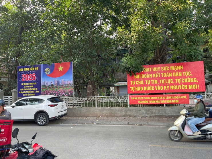 PHƯỜNG KIM LIÊN ĐẨY MẠNH THÔNG TIN, TUYÊN TRUYỀN, VẬN ĐỘNG KHẮC PHỤC 5 ĐIỂM NGHẼN LỚN CỦA THÀNH PHỐ TRÊN ĐỊA BÀN, TRIỂN KHAI ĐỒNG BỘ CÁC GIẢI PHÁP, QUYẾT TÂM XÂY DỰNG ĐÔ THỊ VĂN MINH, KỶ CƯƠNG, SÁNG - XANH - SẠCH - ĐẸP- Ảnh 13.