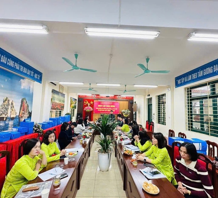 ĐOÀN CÔNG TÁC CỦA SỞ GIÁO DỤC-ĐÀO TẠO HÀ NỘI VỀ LÀM VIỆC TẠI TRƯỜNG TIỂU HỌC TÂN MINH A- Ảnh 7.