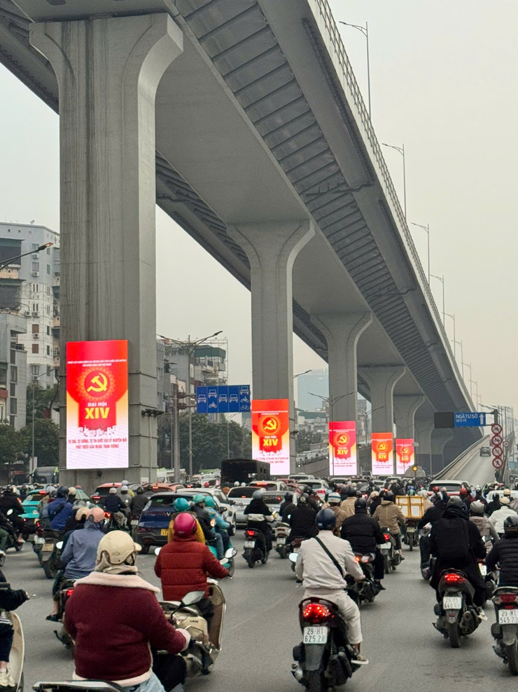 PHƯỜNG KIM LIÊN ĐẨY MẠNH THÔNG TIN, TUYÊN TRUYỀN, VẬN ĐỘNG KHẮC PHỤC 5 ĐIỂM NGHẼN LỚN CỦA THÀNH PHỐ TRÊN ĐỊA BÀN, TRIỂN KHAI ĐỒNG BỘ CÁC GIẢI PHÁP, QUYẾT TÂM XÂY DỰNG ĐÔ THỊ VĂN MINH, KỶ CƯƠNG, SÁNG - XANH - SẠCH - ĐẸP- Ảnh 12.