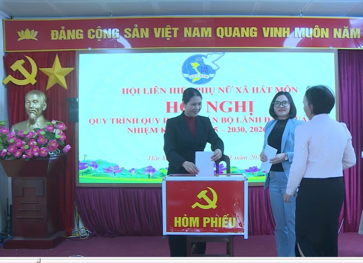 Hội Phụ Nữ xã Hát Môn tổ chức hội nghị triển khai công tác năm 2026. Thực hiện quy trình về công tác quy hoạch cán bộ lãnh đạo, quản lý nhiệm kỳ 2025 - 2030 và 2026 - 2031, giới thiệu người ứng cử đại biểu HĐND xã Hát- Ảnh 1.