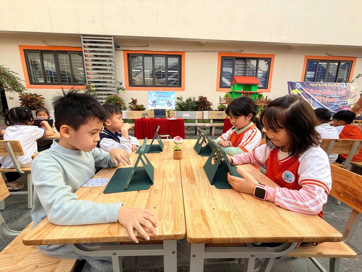 TRƯỜNG TIỂU HỌC CỔ NHUẾ 2A – PHƯỜNG ĐÔNG NGẠC SÔI NỔI TỔ CHỨC NGÀY HỘI GIAO LƯU TIẾNG ANH – STEM – CÔNG DÂN SỐ TÍ HON
- Ảnh 8.