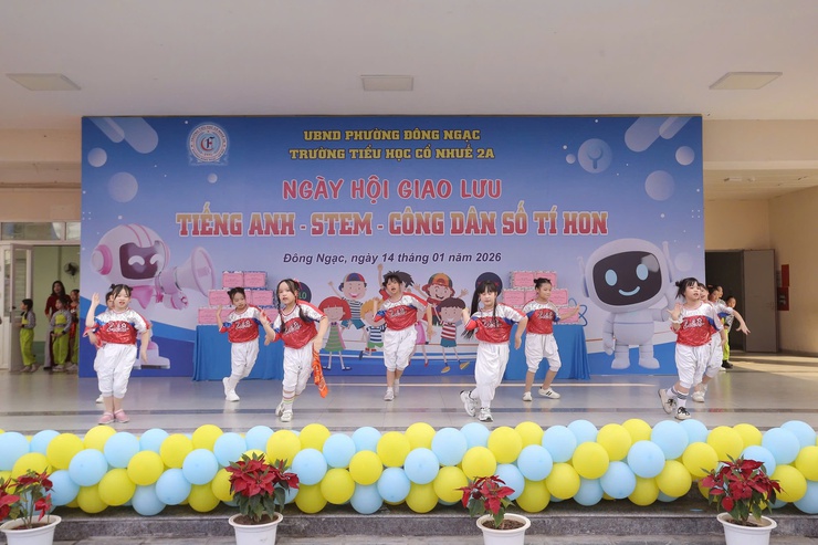 TRƯỜNG TIỂU HỌC CỔ NHUẾ 2A – PHƯỜNG ĐÔNG NGẠC SÔI NỔI TỔ CHỨC NGÀY HỘI GIAO LƯU TIẾNG ANH – STEM – CÔNG DÂN SỐ TÍ HON
- Ảnh 1.