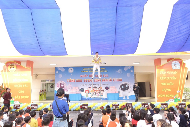TRƯỜNG TIỂU HỌC CỔ NHUẾ 2A – PHƯỜNG ĐÔNG NGẠC SÔI NỔI TỔ CHỨC NGÀY HỘI GIAO LƯU TIẾNG ANH – STEM – CÔNG DÂN SỐ TÍ HON
- Ảnh 3.
