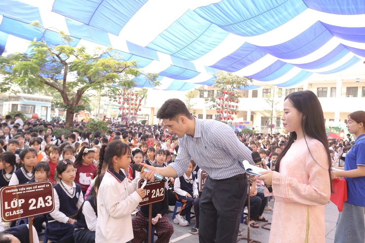 TRƯỜNG TIỂU HỌC CỔ NHUẾ 2A – PHƯỜNG ĐÔNG NGẠC SÔI NỔI TỔ CHỨC NGÀY HỘI GIAO LƯU TIẾNG ANH – STEM – CÔNG DÂN SỐ TÍ HON
- Ảnh 6.