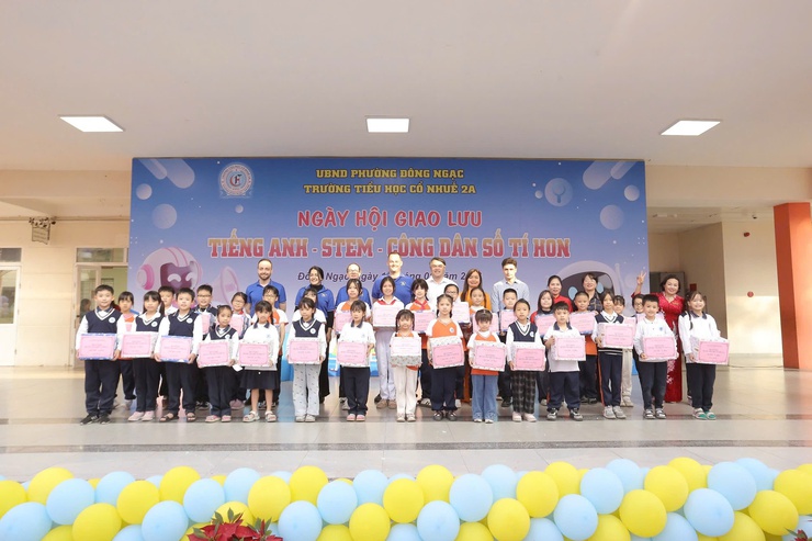 TRƯỜNG TIỂU HỌC CỔ NHUẾ 2A – PHƯỜNG ĐÔNG NGẠC SÔI NỔI TỔ CHỨC NGÀY HỘI GIAO LƯU TIẾNG ANH – STEM – CÔNG DÂN SỐ TÍ HON
- Ảnh 7.