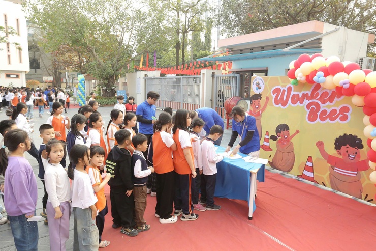 TRƯỜNG TIỂU HỌC CỔ NHUẾ 2A – PHƯỜNG ĐÔNG NGẠC SÔI NỔI TỔ CHỨC NGÀY HỘI GIAO LƯU TIẾNG ANH – STEM – CÔNG DÂN SỐ TÍ HON
- Ảnh 10.