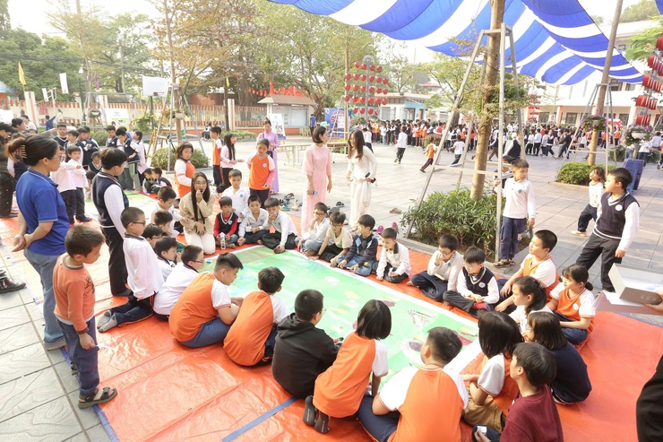 TRƯỜNG TIỂU HỌC CỔ NHUẾ 2A – PHƯỜNG ĐÔNG NGẠC SÔI NỔI TỔ CHỨC NGÀY HỘI GIAO LƯU TIẾNG ANH – STEM – CÔNG DÂN SỐ TÍ HON
- Ảnh 11.