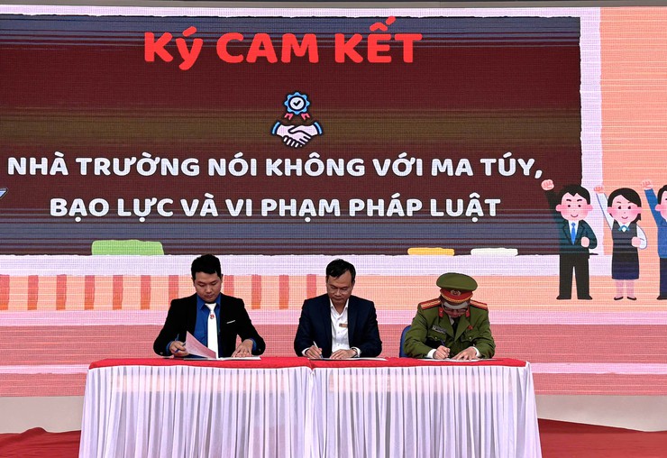 Bát Tràng tăng cường phổ biến pháp luật cho thanh thiếu nhi, xây dựng "Trường học không ma túy"- Ảnh 3.