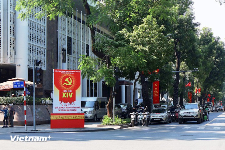 PHƯỜNG BA ĐÌNH RỰC RỠ CỜ, HOA CHÀO MỪNG ĐẠI HỘI ĐẠI BIỂU TOÀN QUỐC LẦN THỨ XIV CỦA ĐẢNG- Ảnh 10.