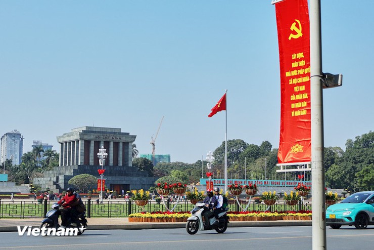 PHƯỜNG BA ĐÌNH RỰC RỠ CỜ, HOA CHÀO MỪNG ĐẠI HỘI ĐẠI BIỂU TOÀN QUỐC LẦN THỨ XIV CỦA ĐẢNG- Ảnh 2.